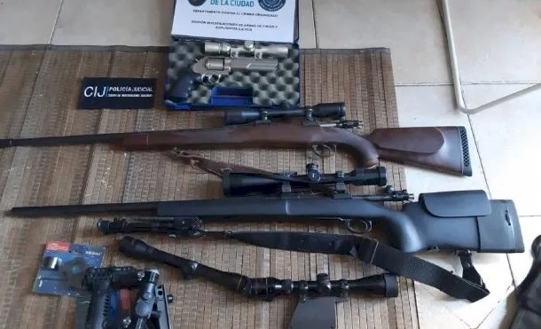 Secuestraron armas de guerra en una vivienda de Villa Crespo