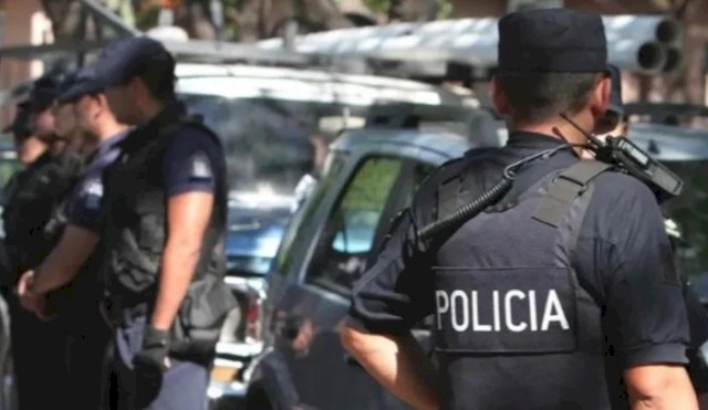 Disfrazados de policías hicieron un allanamiento y saquearon al dueño de una fábrica de remeras