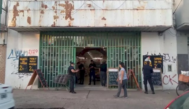 Un carnicero fue encontrado ahorcado dentro del supermercado donde trabajaba