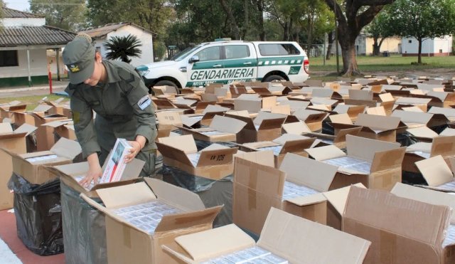 Detectan contrabando de 446.500 atados de cigarrillos